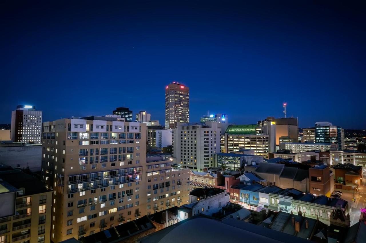 La Loft Apartments North Terrace Adelaide Szoba fotó